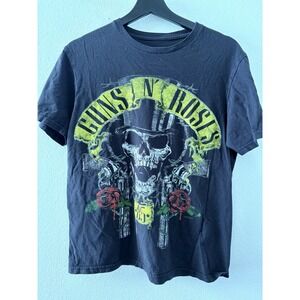 Guns N' Roses 1985 T-Shirt Men's Black Graphic Tee Skull Revolvers Roses Size M